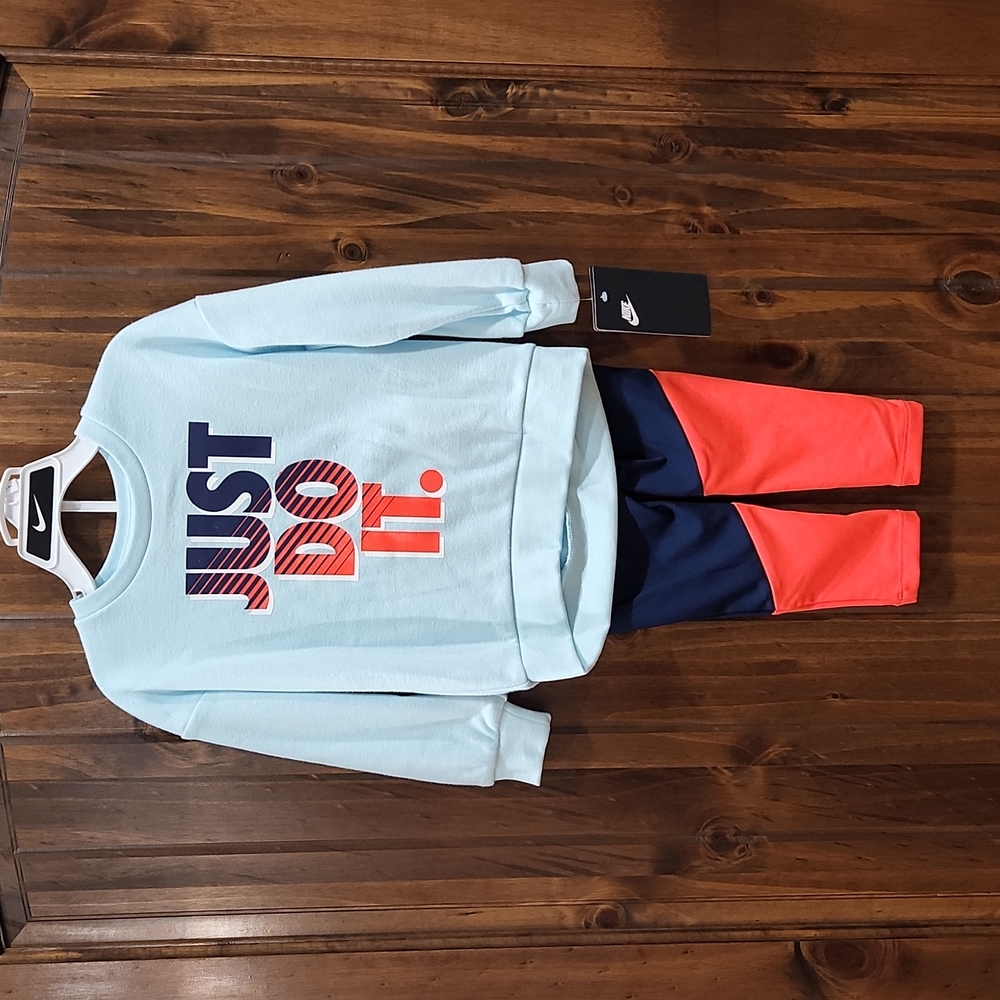 🆕️NIKE SET: Crewneck Sweatshirt & Leggings